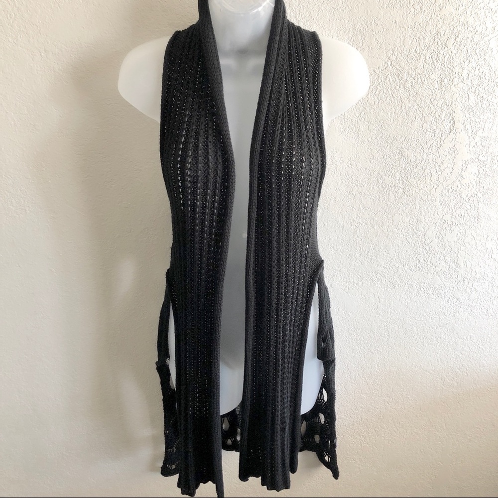 BCBG▫️Black▫️ Knit▫️ sleeveless▫️Vest